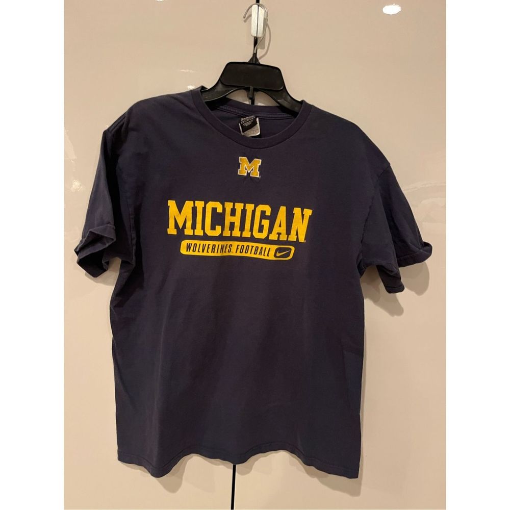 Michigan Wolverines Nike T-shirt Size M